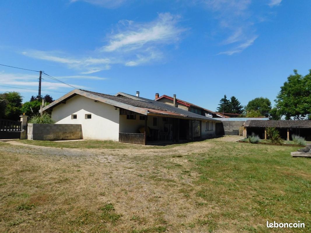Maison 5 pièces 238 m² · à Druillat · 238 m² · 270 000 €