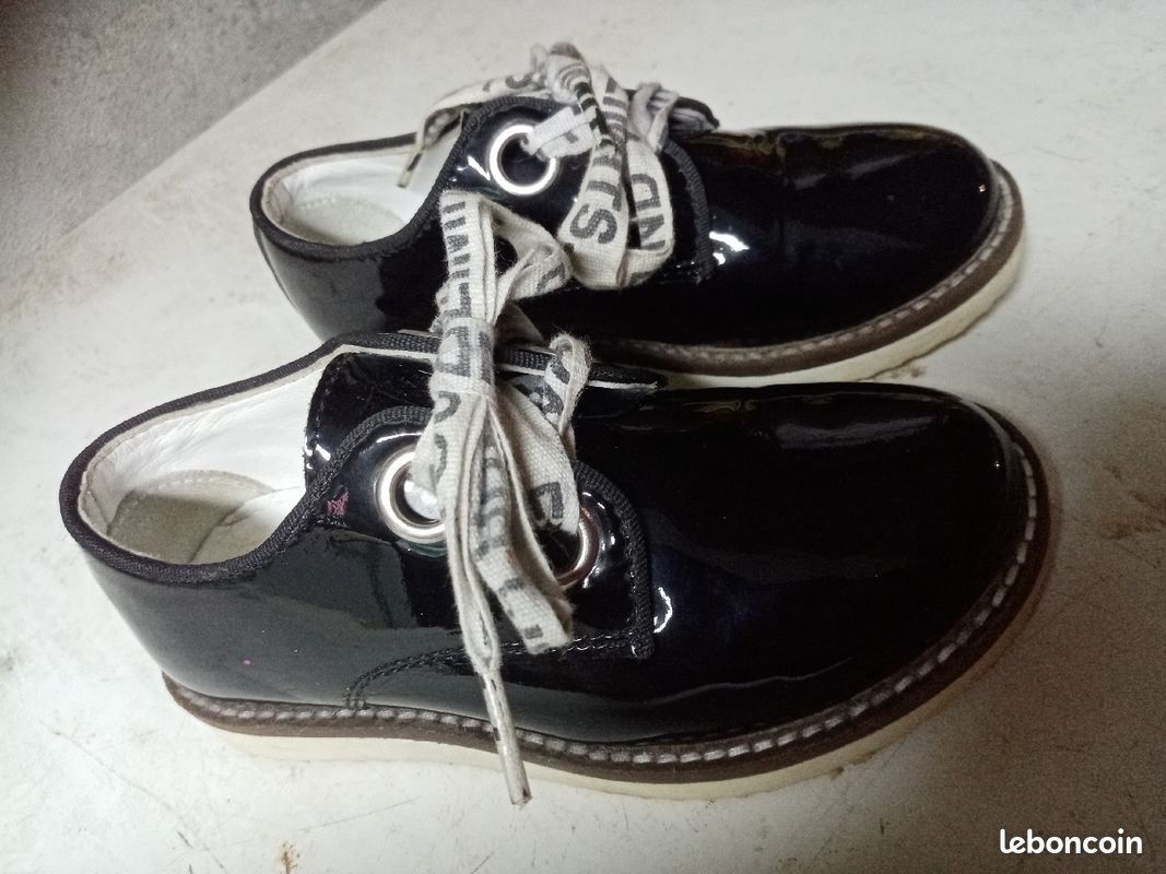 Chaussures neuves basses vernies a lacets filles Verbaudet taille 27 (image 1)