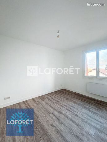 https://img.leboncoin.fr/api/v1/lbcpb1/images/db/77/fd/db77fd2fe69a3e19ee076e2653b60f56d85973ad.jpg?rule=ad-image