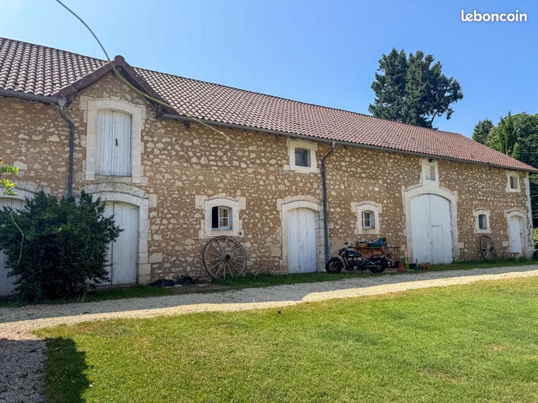 Maison 10 pièces 250 m² · à Bassillac Et Auberoche · 250 m² · 499 000 €