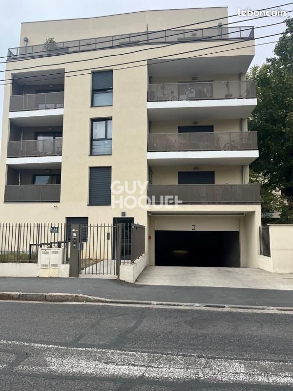 Parking Caluire Et Cuire · à Caluire-Et-Cuire · 100 €/mois