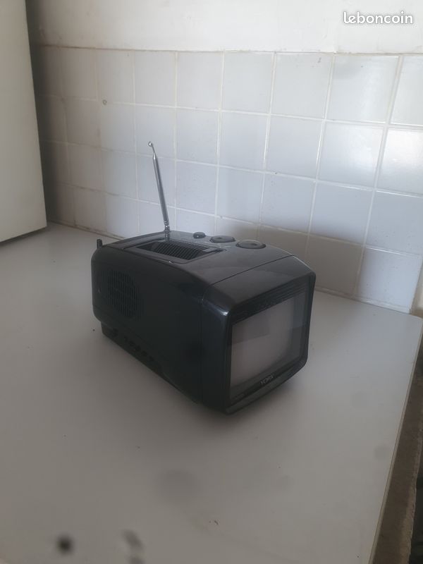 Mini TV Portable Yorx 3555 – Couleur – 6″ – Rétrogaming – Vintage CRT – 12V – Fonctionnel