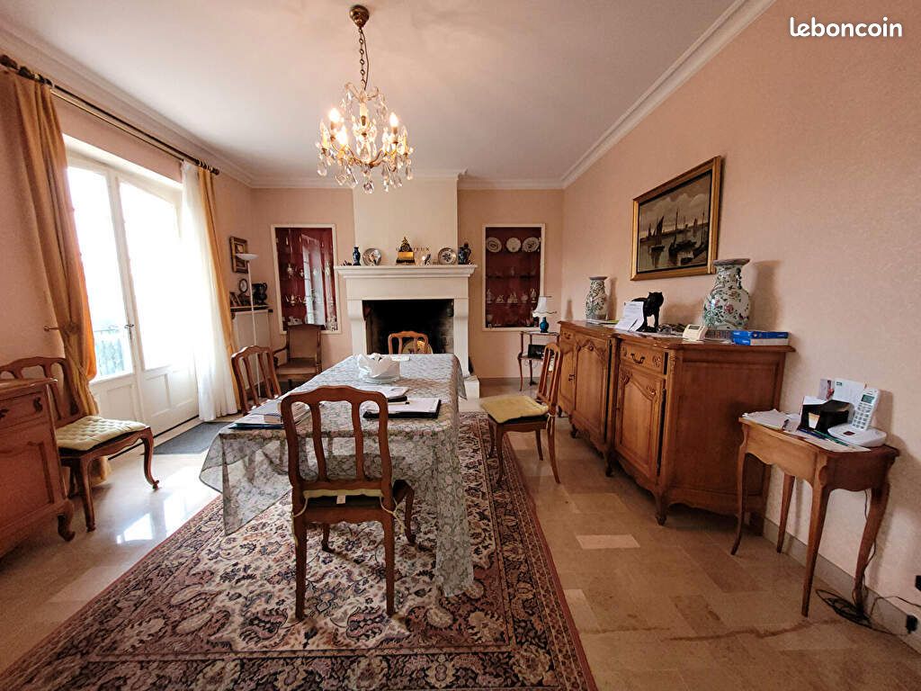 Maison 8 pièces 224 m² - Soyaux 16800 (image principale 1)