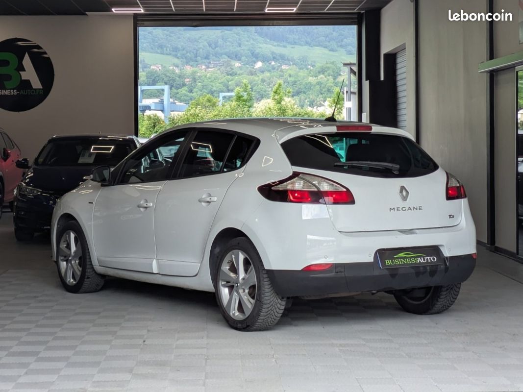 RENAULT MEGANE III BERLINE TCE 130cv Energy eco2 Limited / GPS / Bluetooth / Crit'air 1 (image 10)