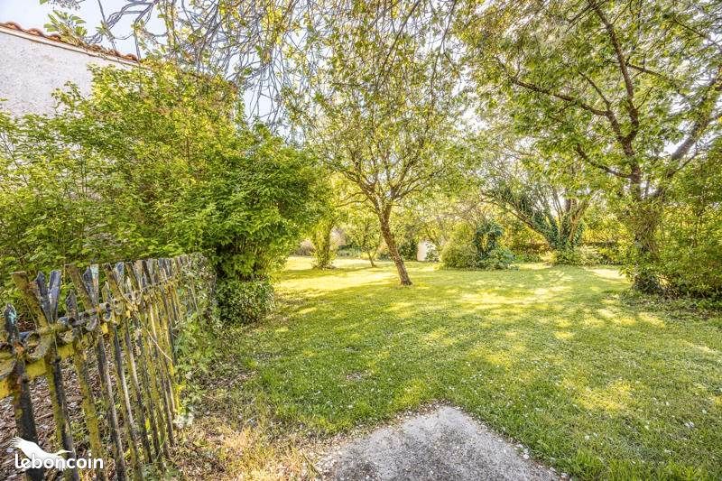 Maison 10 pièces 200 m² · à Puyrolland · 200 m² · 281 700 €