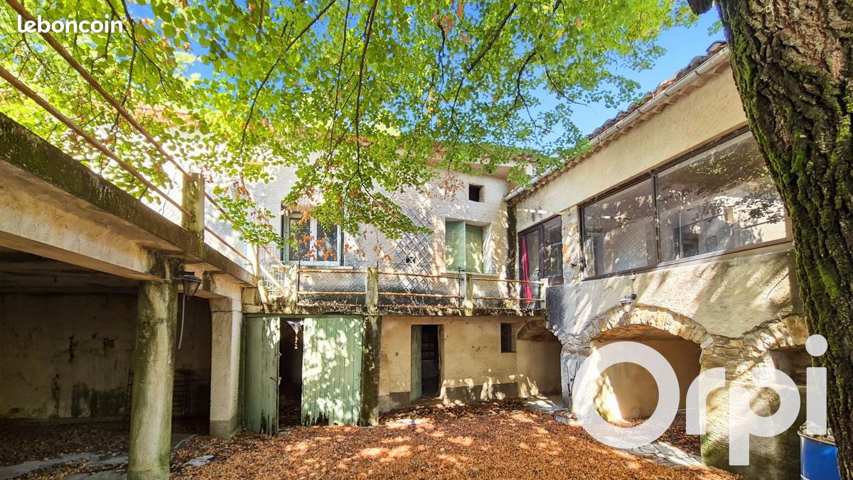 Maison 5 pièces 115 m² · à Saint-Julien-de-Peyrolas · 115 m² · 150 000 €