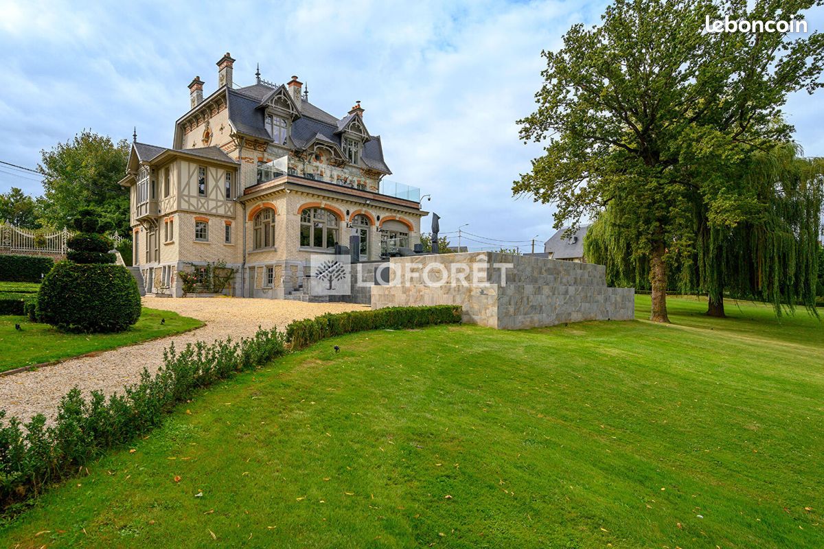 Maison 12 pièces 500 m² · à Lille · 500 m² · 1 990 000 €