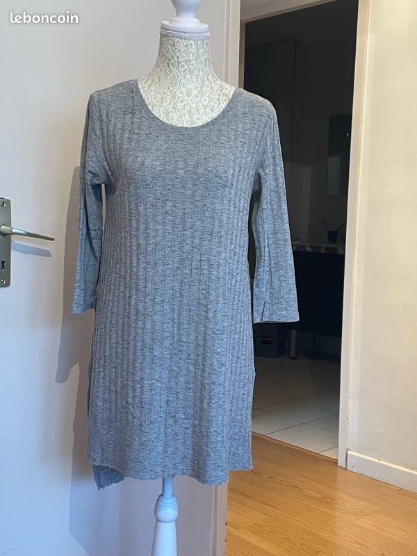 Robe courte sans manches ajustée Gris
