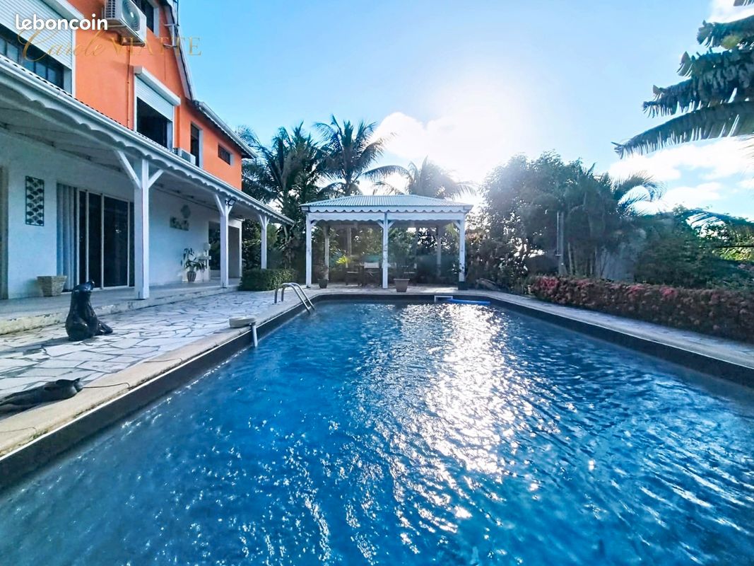 Maison 7 pièces 235 m² · à Saint-François · 235 m² · 470 000 €