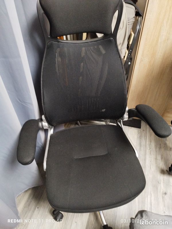 Chaise gamer+ table état neuf (image 2)