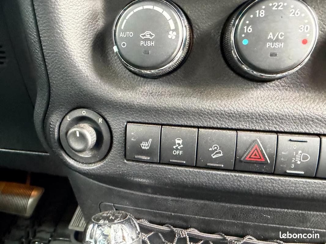 Jeep Wrangler Sahara 2.8 200ch - Toit ouvrant Révision complète Pack Sport Régulateur de vitesse (image 18)