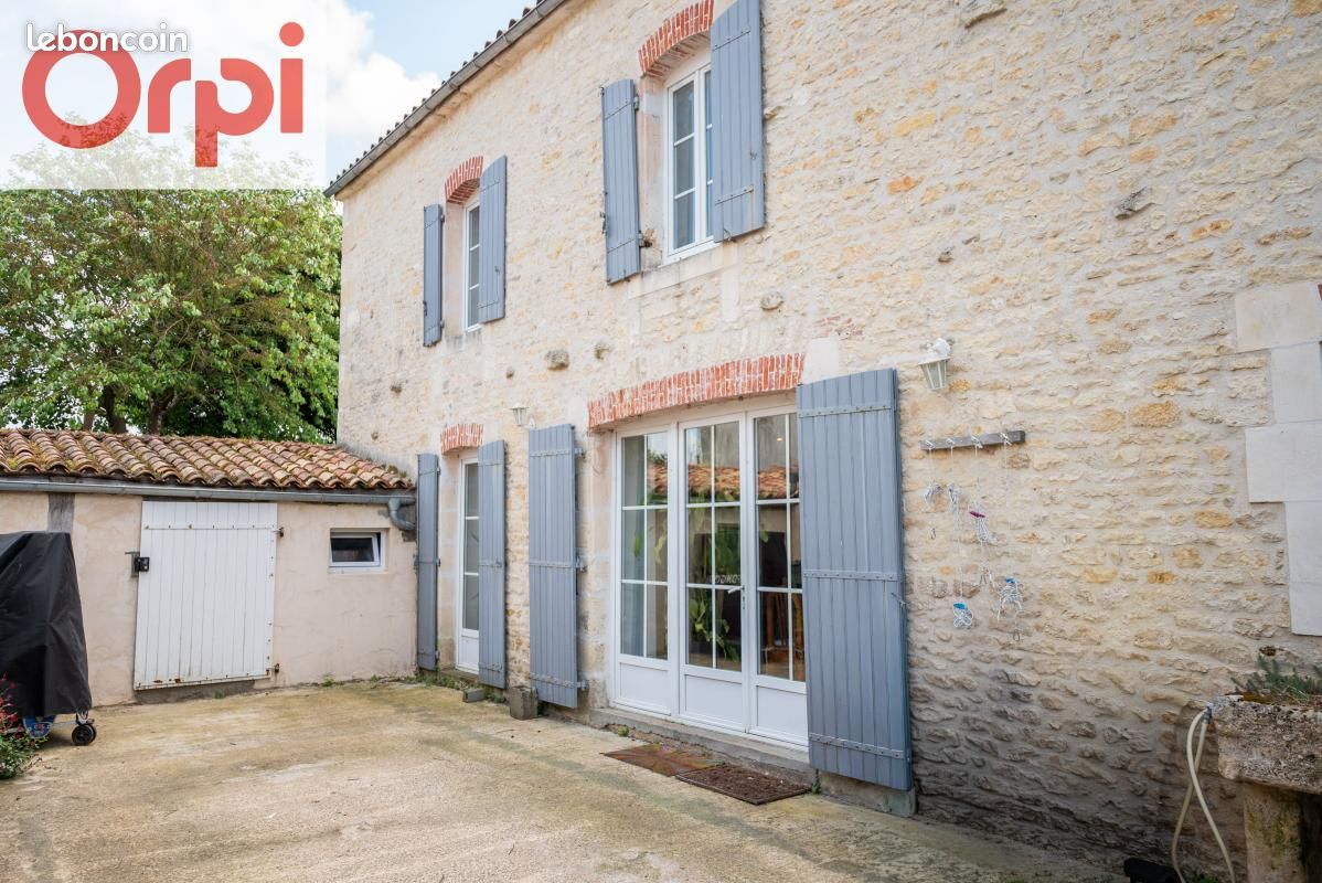 Maison 7 pièces 250 m² · à Thairé · 250 m² · 647 900 €