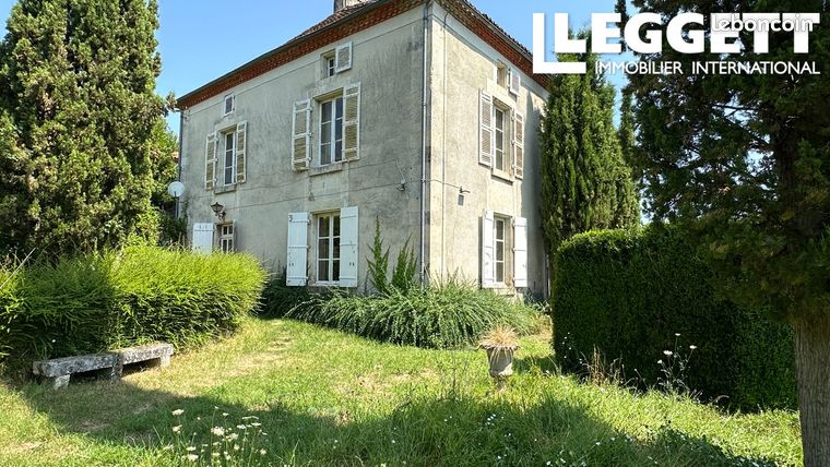 Maison 8 pièces 300 m²