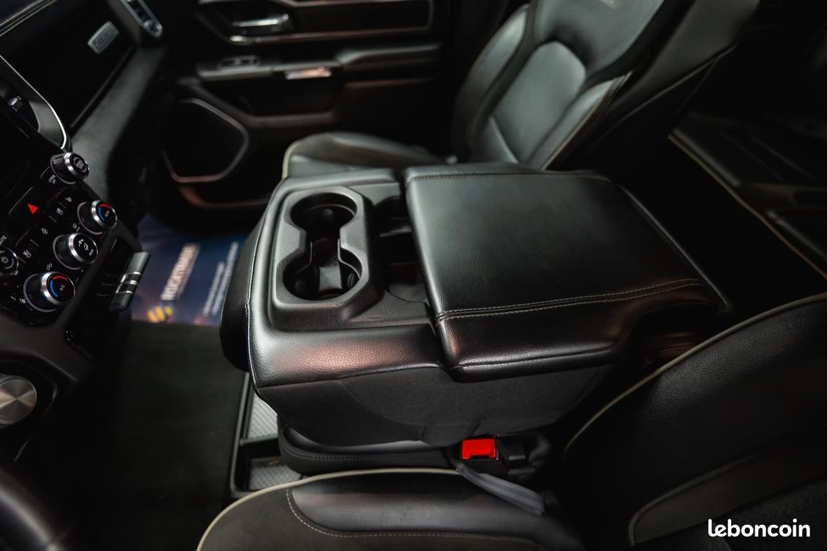 Dodge RAM 1500 Laramie Night Edition 5.7 HEMI 401 ch 4x4 – Alpine – 20” – Offroad (image 33)