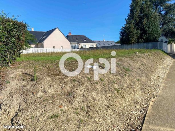 Terrain 1 102 m² Distre