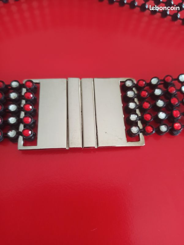 Ceinture avec Strass Multicolores , extensible de 63 cm à 73 cm environ , Très Bon état (image 5)