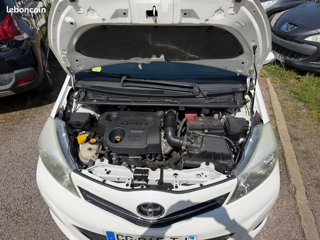 Toyota yaris d-4d pack design couleur blanc nacre (image 8)