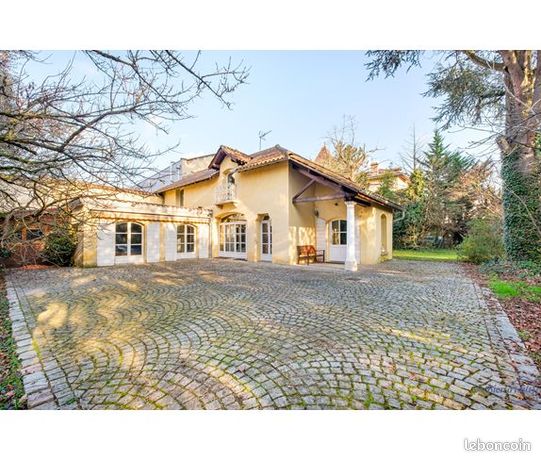 Propriété 6 pièces 171 m² — 2