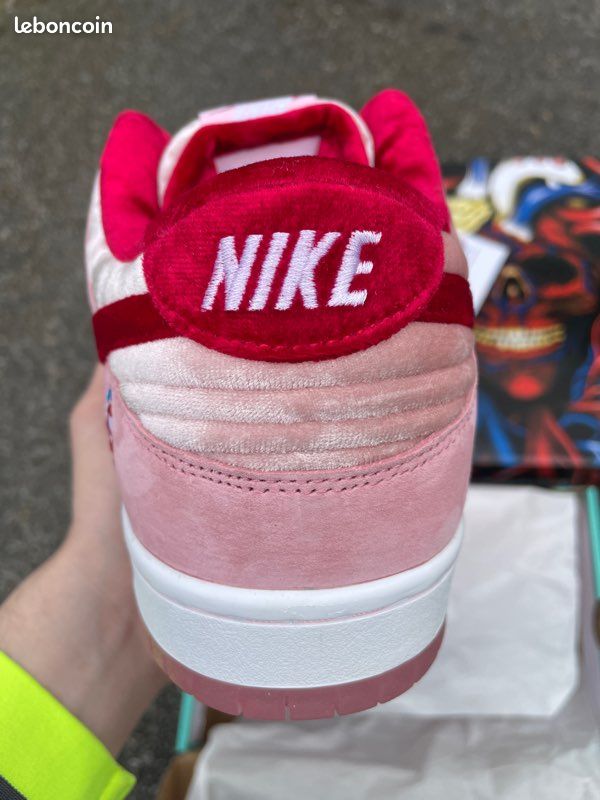 Nike strange Love (image 5)