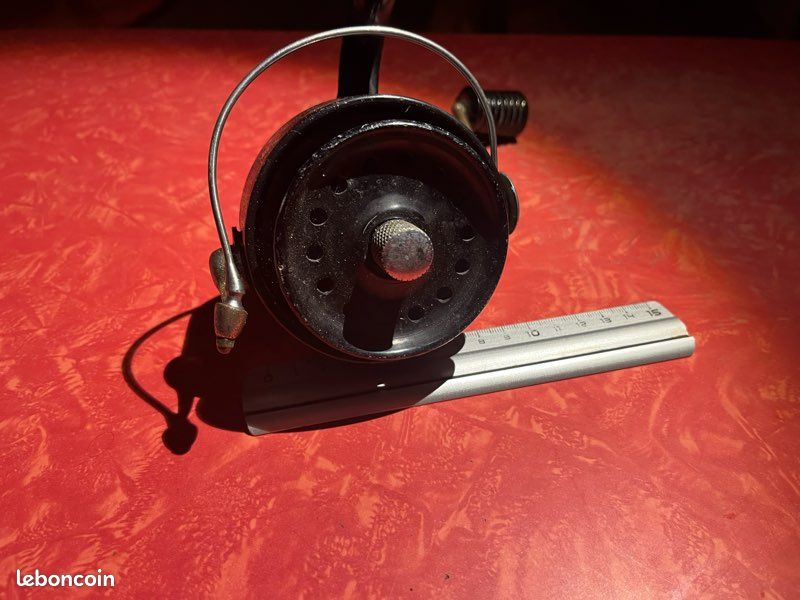 Rare Pflüeger Four Brothers REGAL Fishing Reel W/Maroon Rare Pflüeger Four Brothers REGAL Fishing Reel W/Maroon