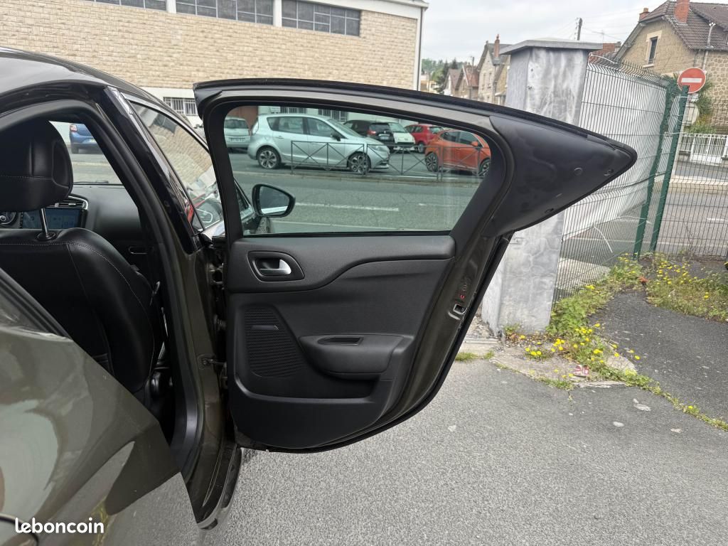 DS DS4 1.6 e-HDi FAP - 115 So Chic clim + Radar AR (image 27)