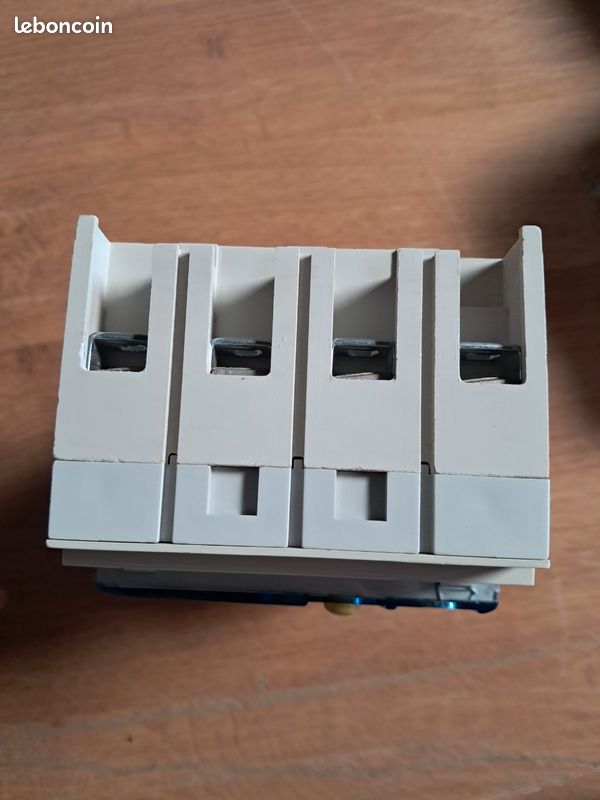 Disjoncteur Legrand DPX 125 - 4P - 100A avec Bloc Différentiel (image 4)