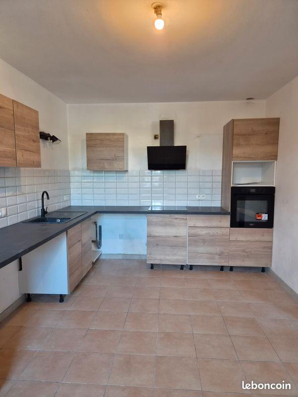 Parking 3 pièces 70 m² · à Saint-Vaast-lès-Mello · 70 m² · 900 €/mois