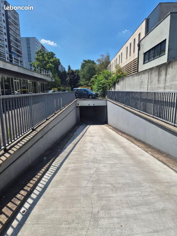 Parking 15 m² · à Strasbourg · 15 m² · 105 €/mois