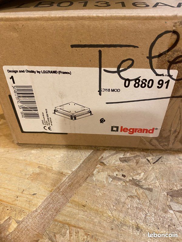 LEGRAND - BOÎTE D'ENCASTREMENT CHAPE BÉTON AUTO-AJUSTABLE POUR BOÎTE DE SOL STANDARD OU AFFLEURANTE 12 MODULES OU 18 MODULES - ref 088091 - neuve (image 2)