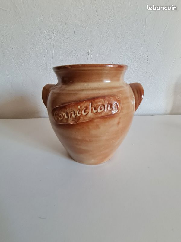 Pots (image 1)