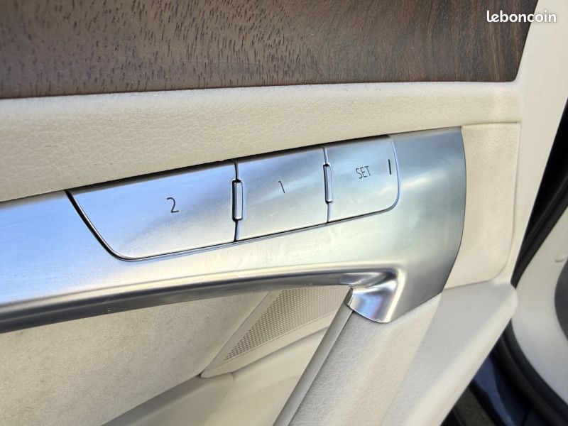 Audi A6 AVANT 50 TDI 286CH AVUS QUATTRO TIPTRONIC / Toit ouvrant / Attelage / Suivi entretien (image 20)