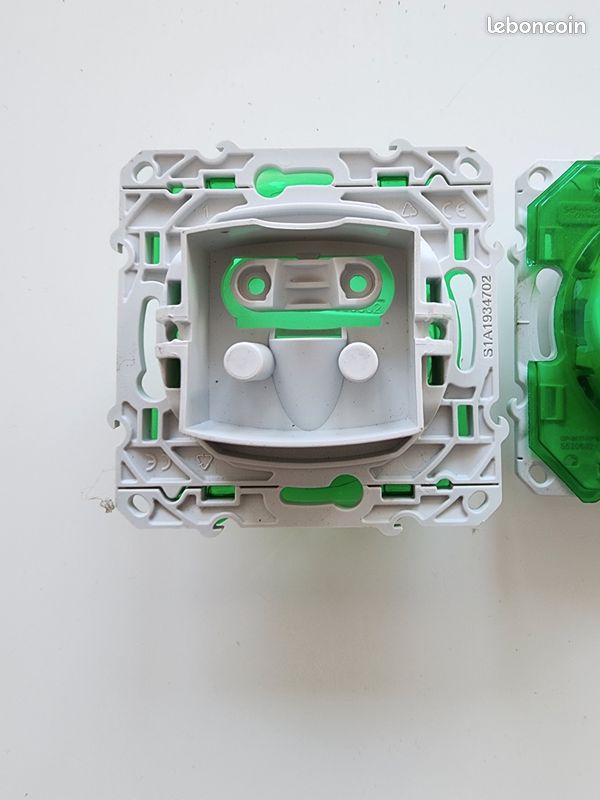 Presa Uscita Cavi Schneider Electric Odace – Bianco, Montaggio A Incasso Con Morsetti A Vite