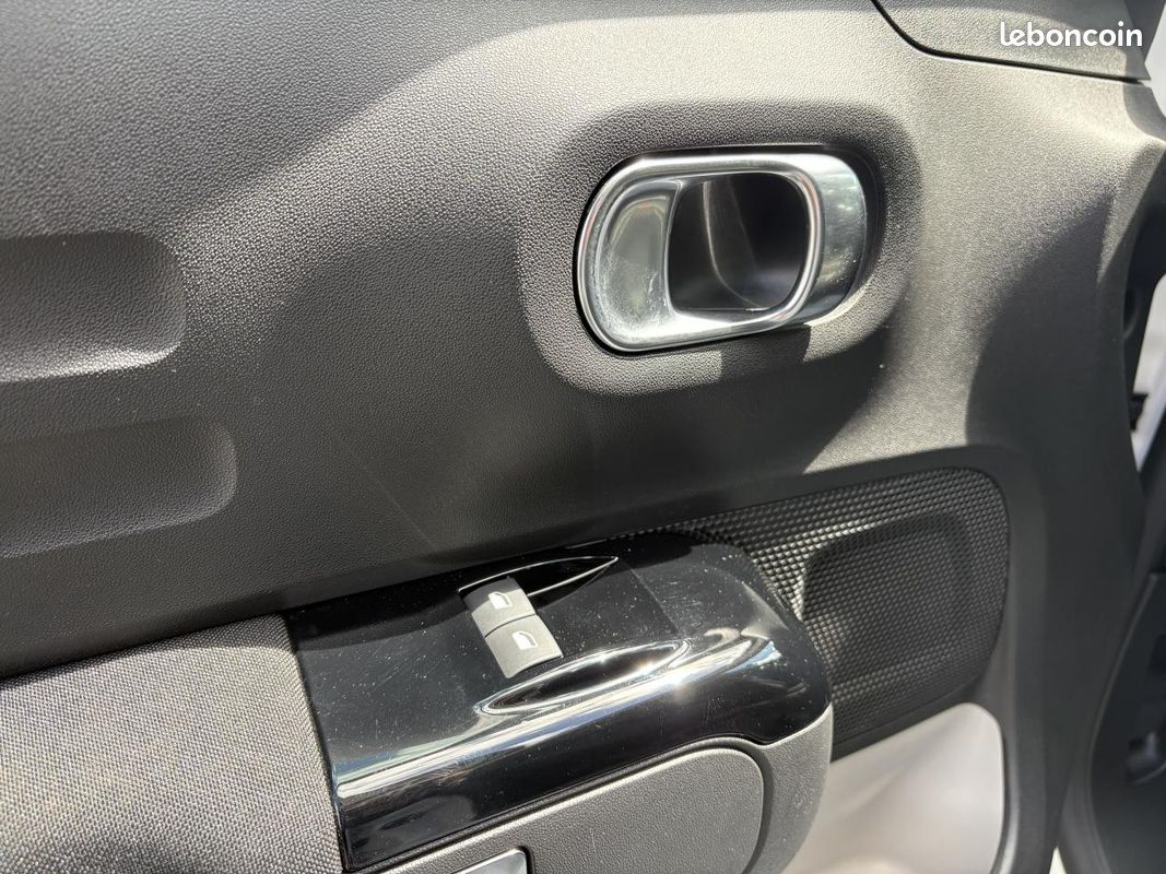 CITROEN C3 1.2 PureTech 12V 110ch S&S EAT6 Shine (image 19)
