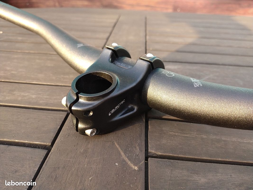 Guidon relevé Race Face aeffect r 20mm 35x780 | Vélo-Store