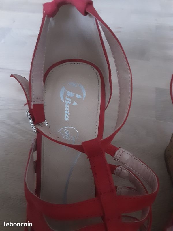 Chaussures Bata rouge talons compensés (image 5)