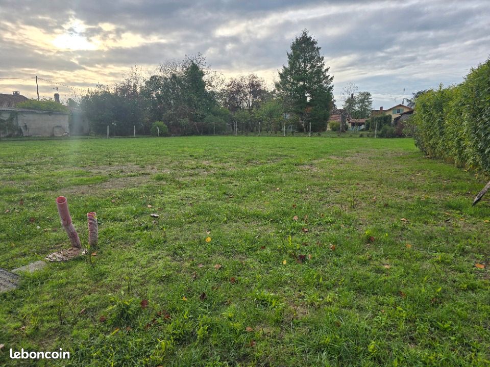 Terrain 1000 m² · au Fleix · 39 800 €