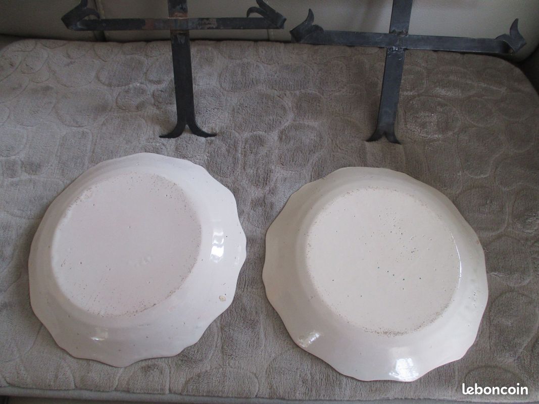 Lot de deux assiettes motif la révolution + deux porte assiettes en fer forgé (image 2)