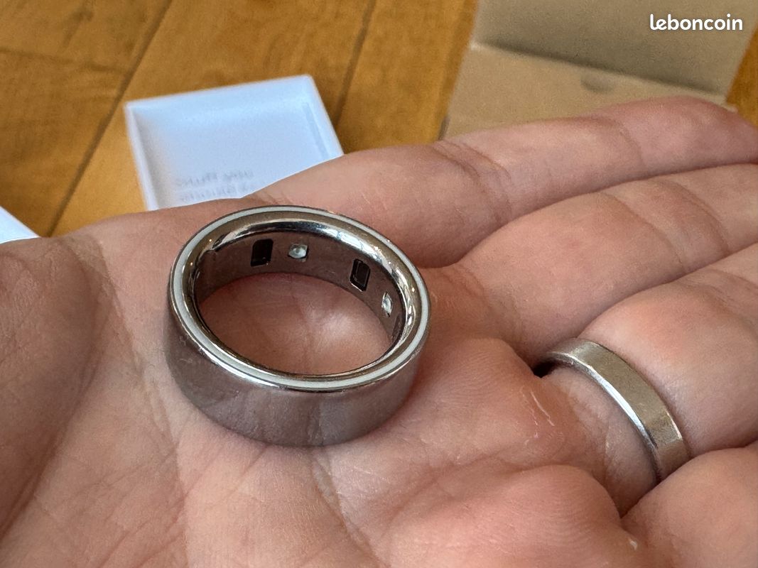 Oura Ring 4 taille 9 - Parfait état avec accessoires (image 3)