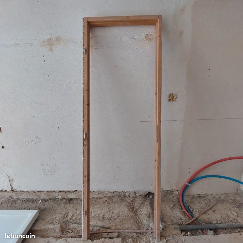 Porte en bois avec cadre (image 2)