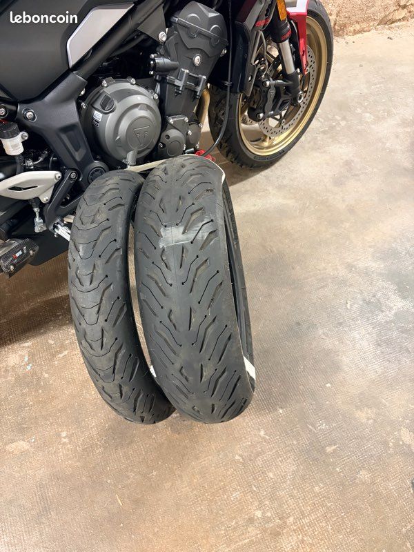 Pneu Michelin Road 6 (image 1)