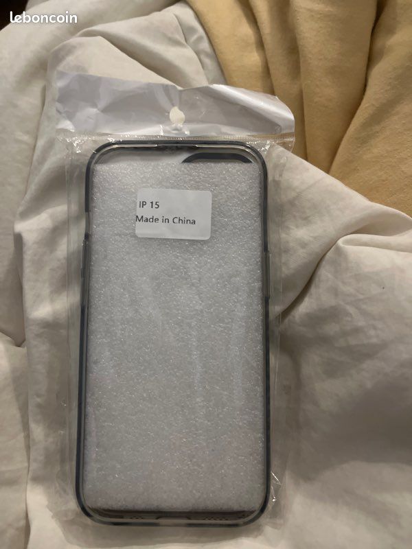 Coque de téléphone cp company iPhone 15 tout neuve jamais utilisé (image 2)