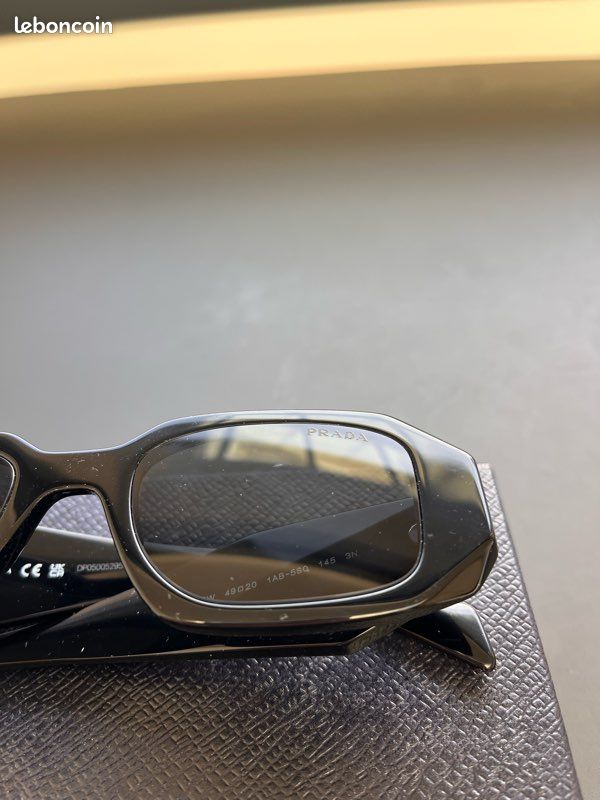Lunette de soleil Prada symbole neuve (image 12)