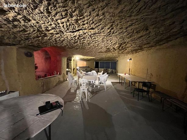 Cave 2 pièces 200 m²