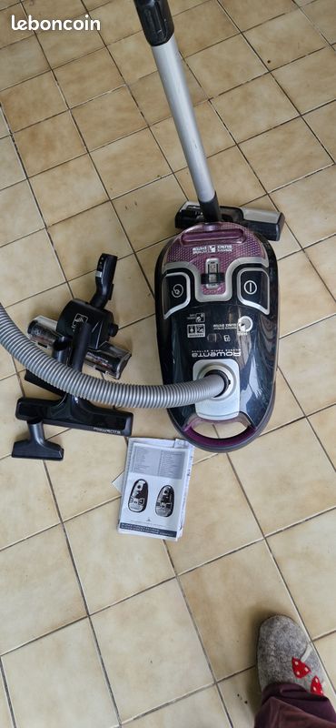 Aspirateur en Très Bon État (Presque Neuf) avec Manuel d’Utilisation (image 1)