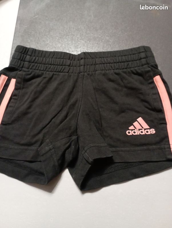 Short adidas 4/5 ans (image 1)
