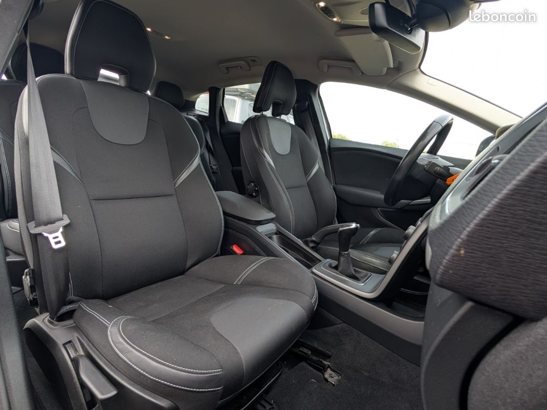 VOLVO V40 D2 115 Momentum (image 6)