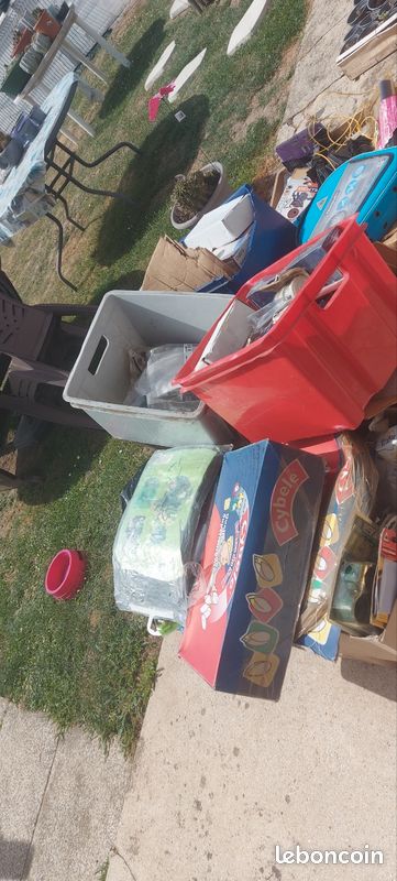 Lot brocanteur restauration meuble table buffet chaise vitrine divers vendus sur une base de 1000euros à venir chercher departement 59 à proximatif 400 kilos matériel divers curieux s'abstenir (image 7)