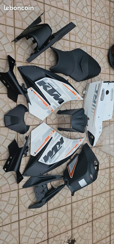 Carénages complet neuf KTM RC (image 1)