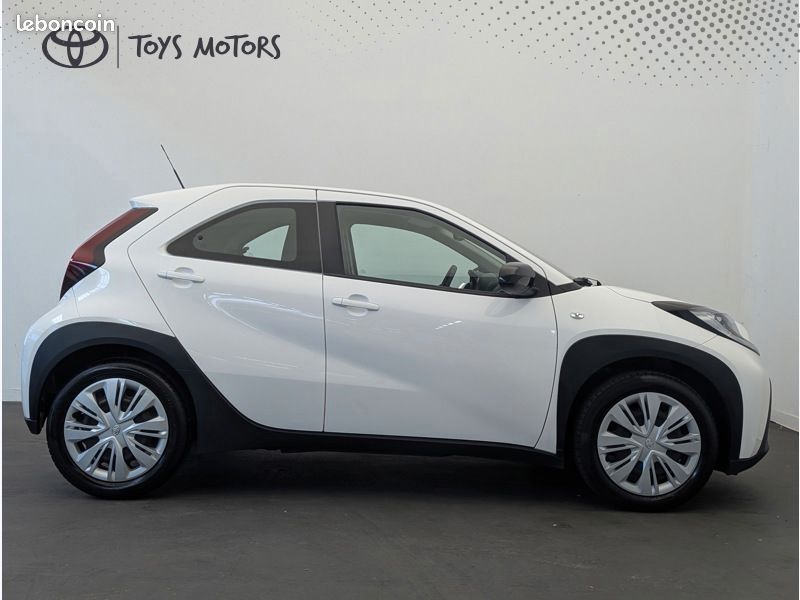 Toyota aygo x 1.0 VVT-i 72 Dynamic S-CVT (image 2)