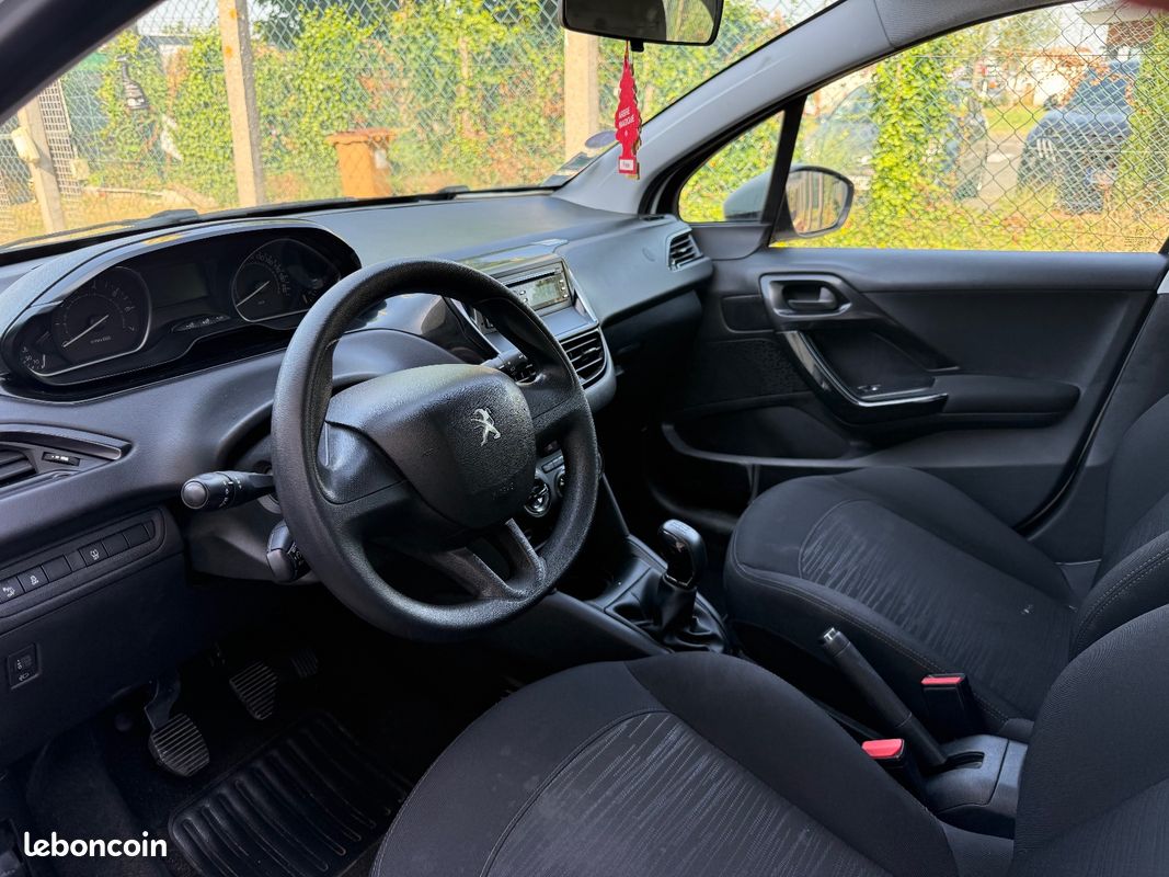 PEUGEOT 208 1.2 82ch Style uniquement pour l'export (image 7)